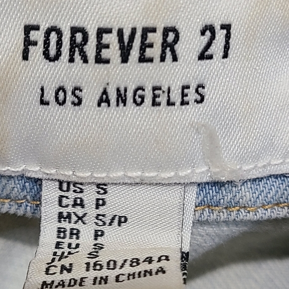Forever 21 cropped jean jacket size S - Picture 3 of 4
